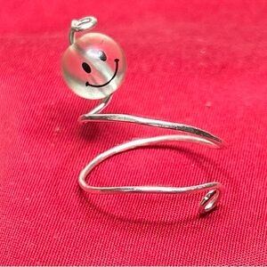 Thumb/index smiley face ring